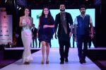 Tara Sharma, Archana Kochhar, Jackky Bhagnani at Smile Foundations Fashion Show Ramp for Champs, a fashion show for education of underpriveledged children on 2nd Aug 2015